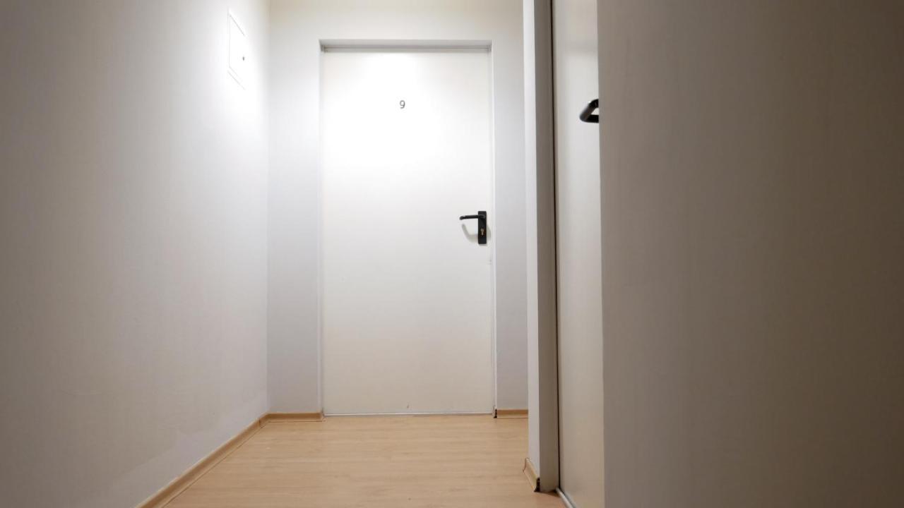 Heynow Rooms, Apartments And Hostel In City Center クラクフ エクステリア 写真
